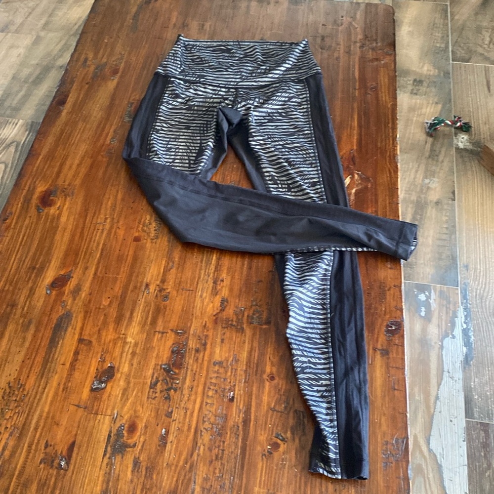 Lululemon size 6